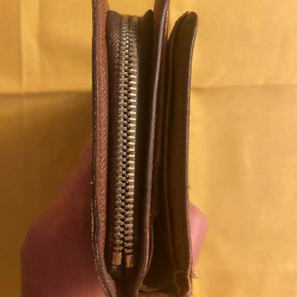 Louis Vuitton Authentic Project Wallet - Picture 7 of 10